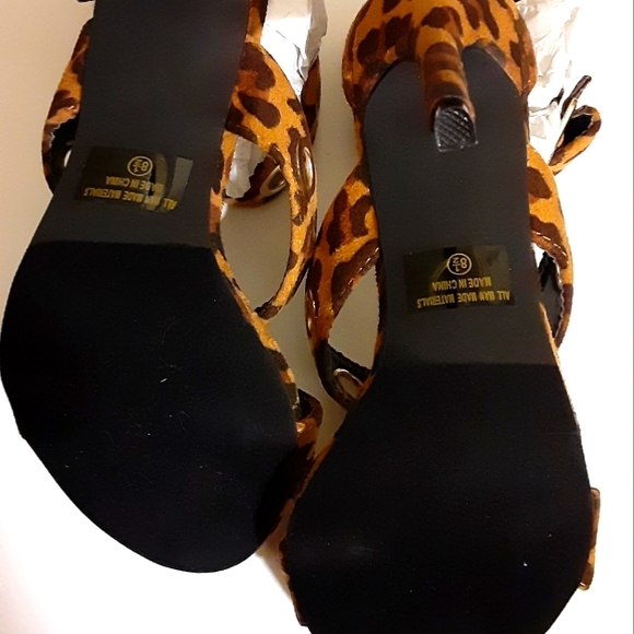 Leopard Print Faux Suede Heels - 8 1/2 - Picture 5 of 7